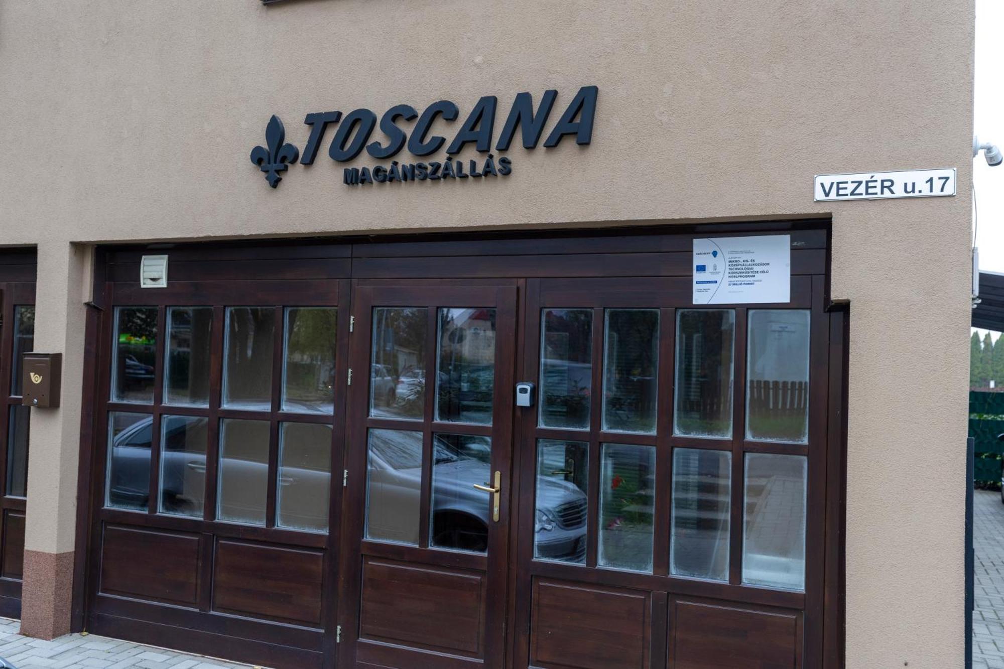 Toscana 데브레첸 외부 사진